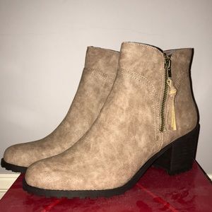 NWB Light brown heeled booties